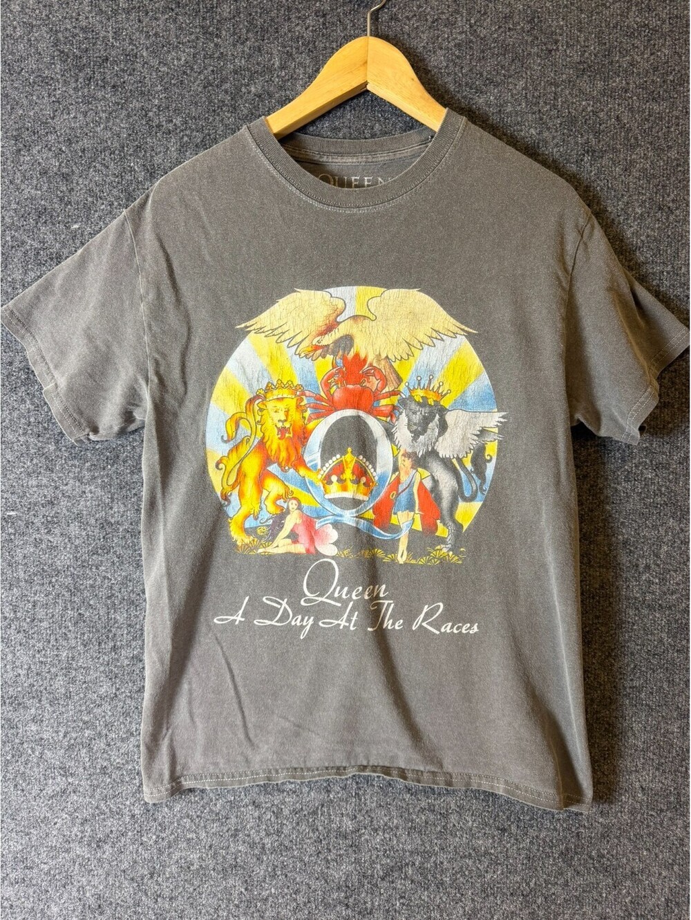Queen T-Shirt Mens Small/Medium Gray Acid Wash A Day At The Races Graphic Tee